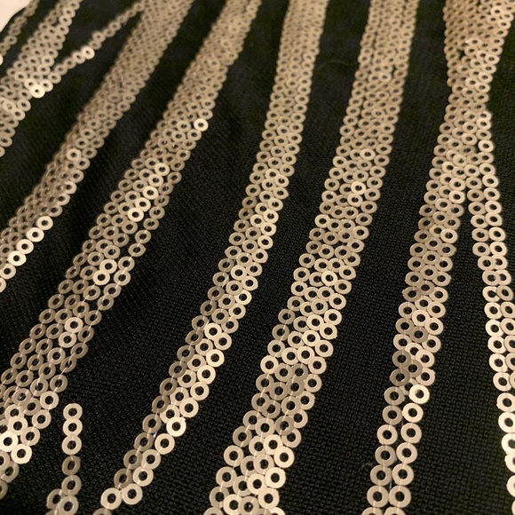 Black & Gold Sequinned Dress - size 4 - Picture 5 of 6